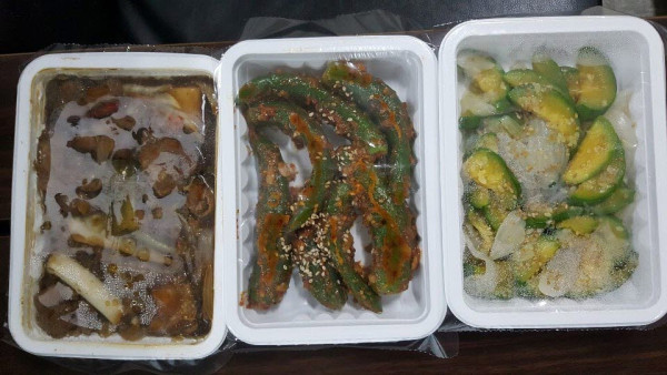 5.7 밑반찬 메뉴.jpg